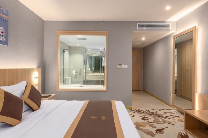 Room 18 of 122