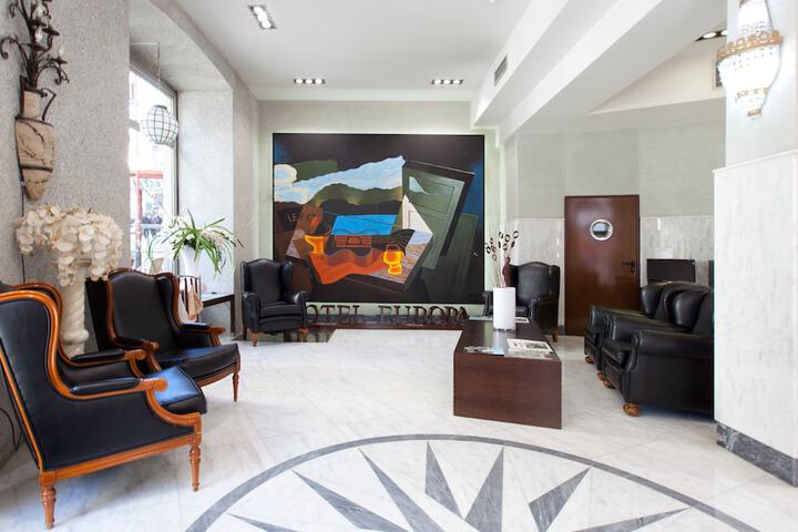 Entrance & Lobby