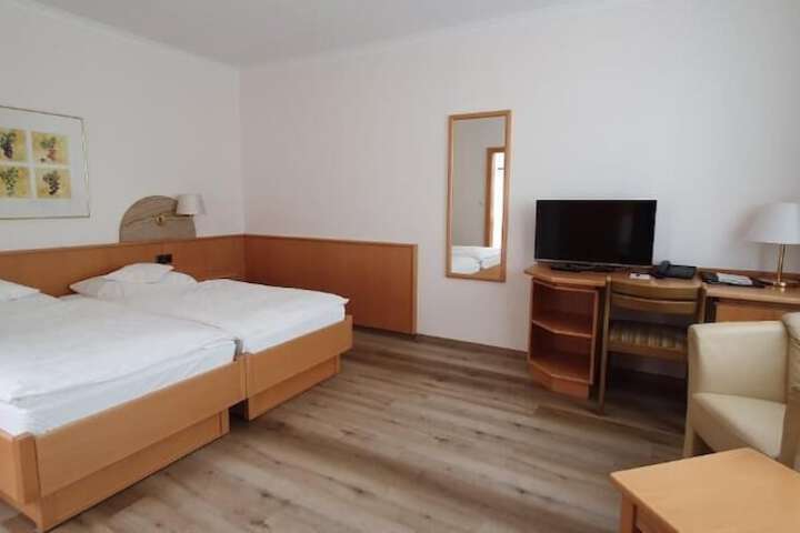 Room 9 of 42