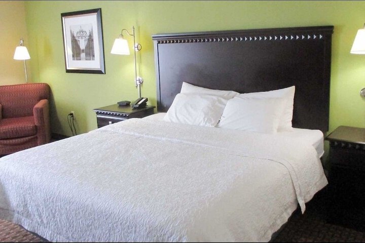 1 King Bed (2 of 7)