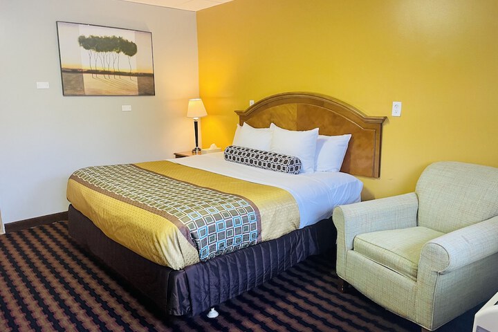 Room 4 of 12