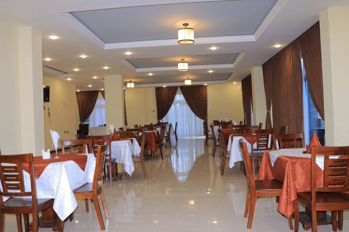 Dining 10 of 20
