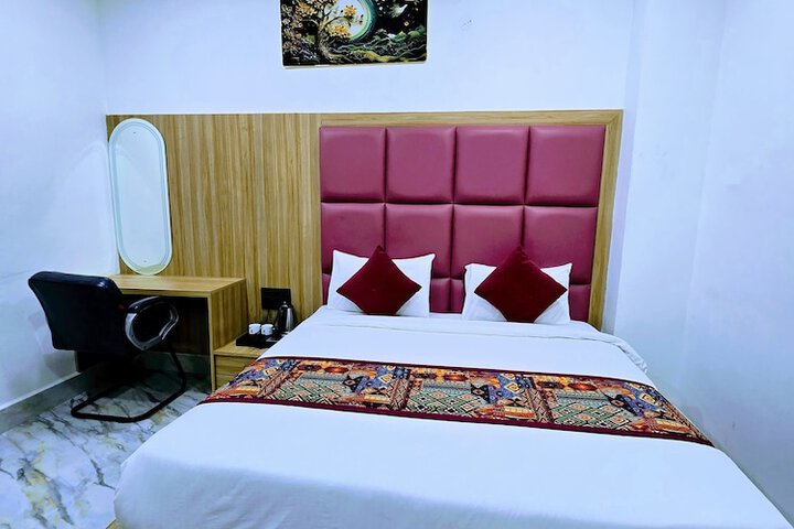 Room 32 of 60