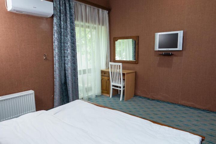 Room 8 of 22