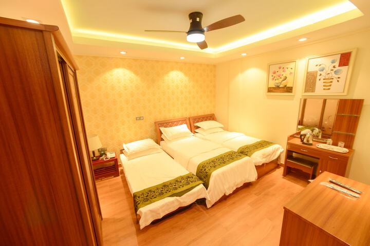 Room 19 of 38