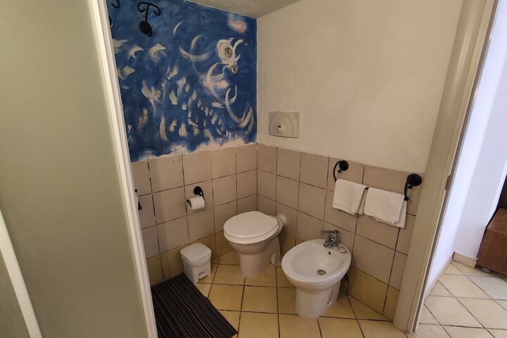 Room 3 of 87