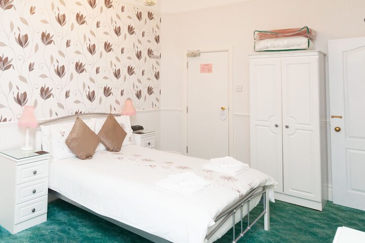 Room 8 of 64
