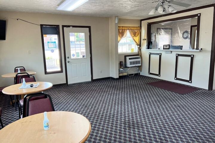 Breakfast/Coffee Service 21 of 33