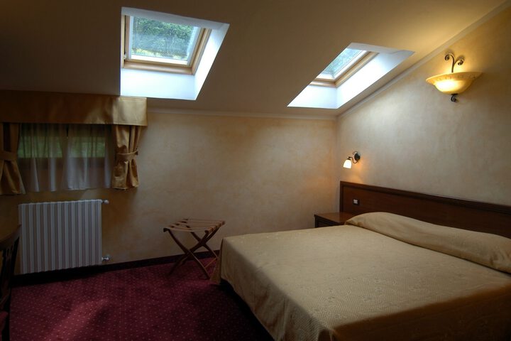 Room 8 of 38