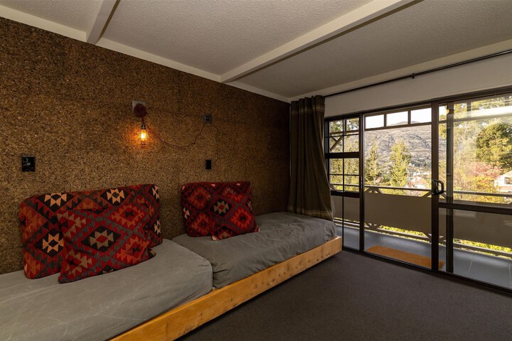Room 15 of 64