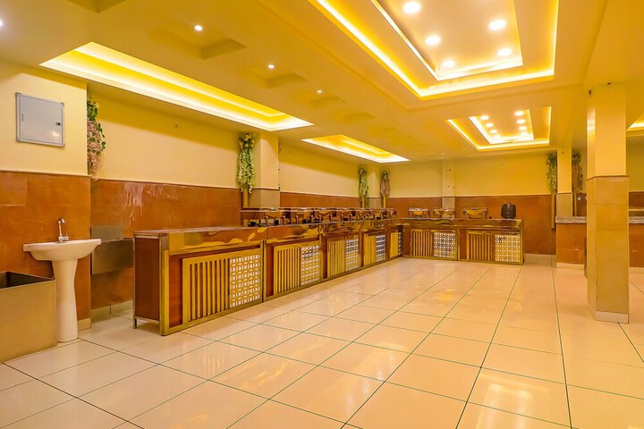 Ballroom/Hall 35 of 38