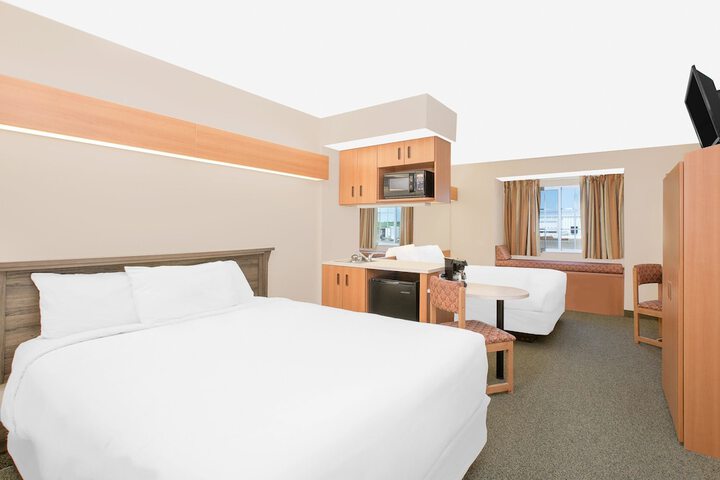 1 Queen Bed (8 of 16)