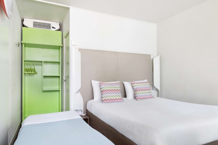 Room 4 of 27