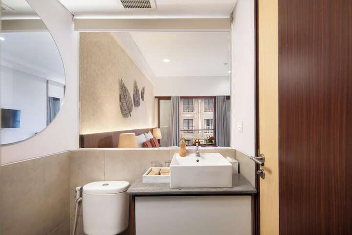 Room 32 of 52