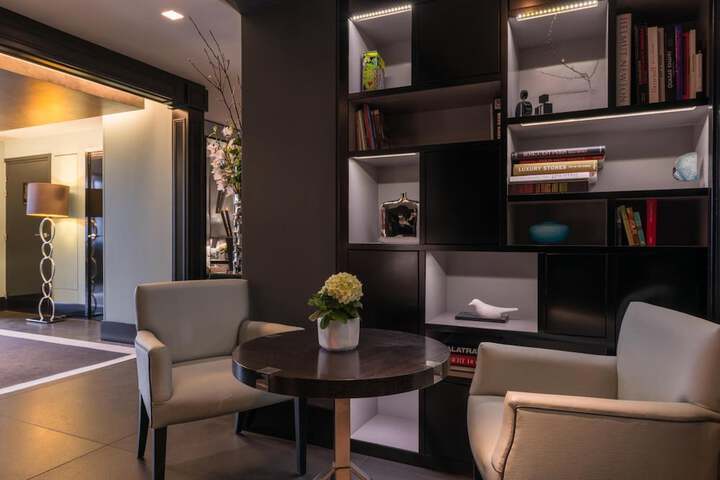 Entrance & Lobby