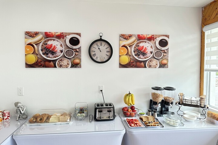 Breakfast/Coffee Service 138 of 165
