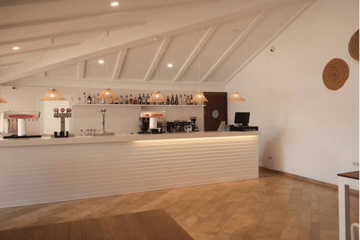 Snack bar
