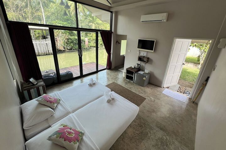 Room 25 of 100