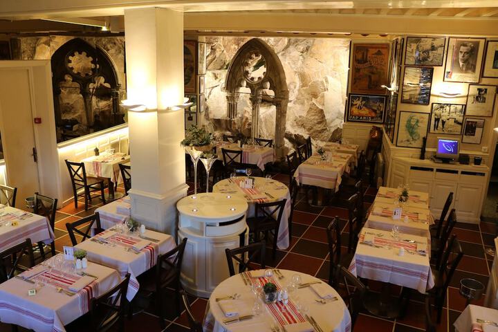 Dining 83 of 98