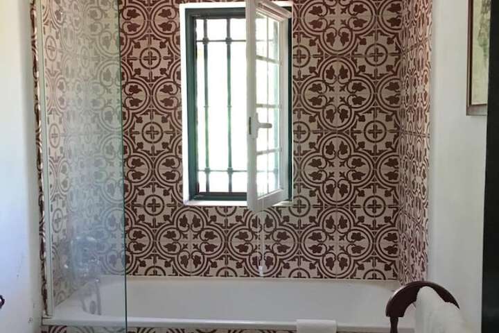 Room 34 of 63