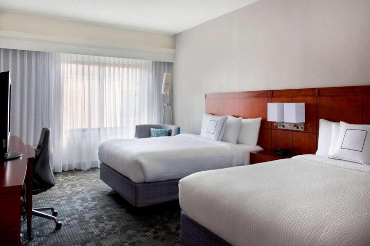 Hearing Accessible 2 Queen Guestroom (1 of 3)