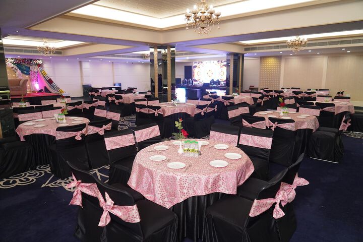 Ballroom/Hall 35 of 48