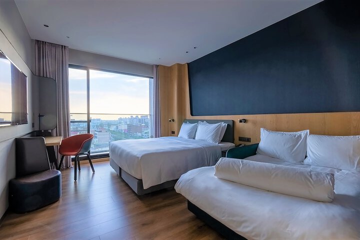 Room 7 of 82