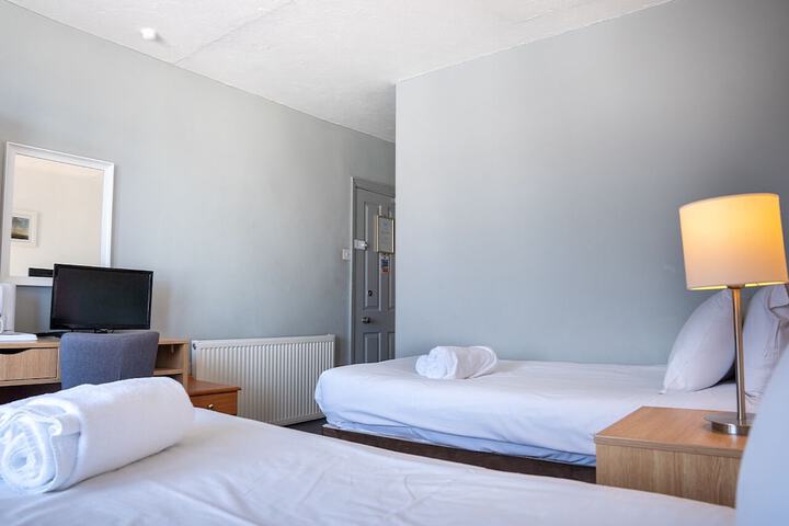 Room 44 of 102