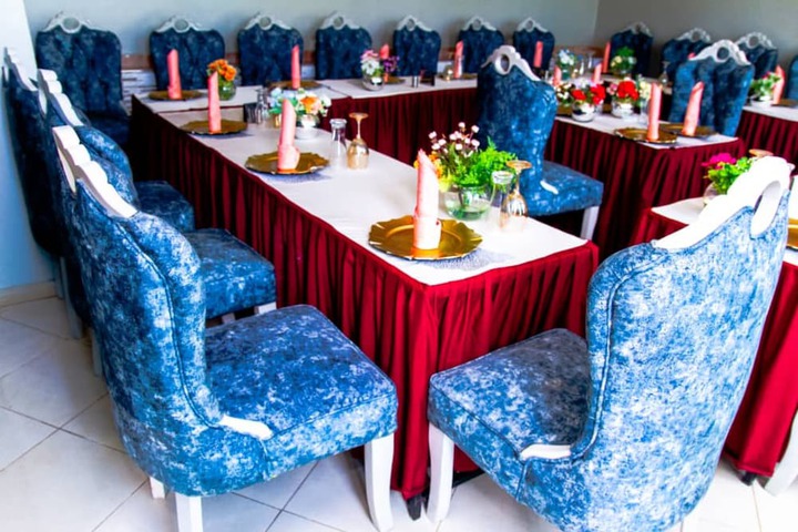 Dining 10 of 24
