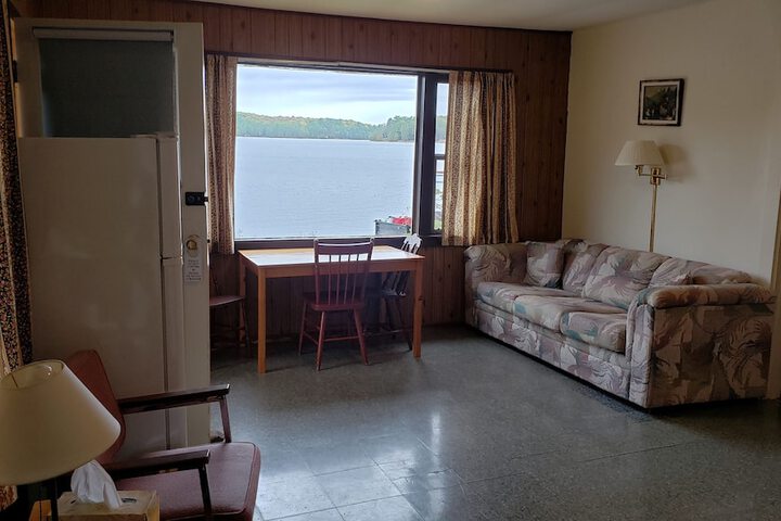 Room 106 of 215