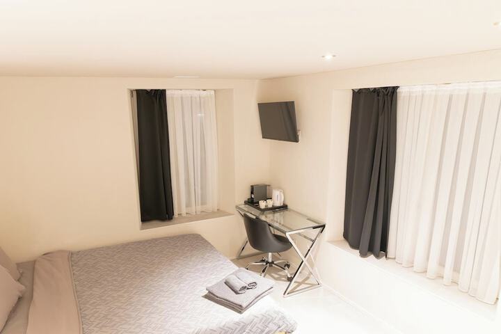Room 15 of 33