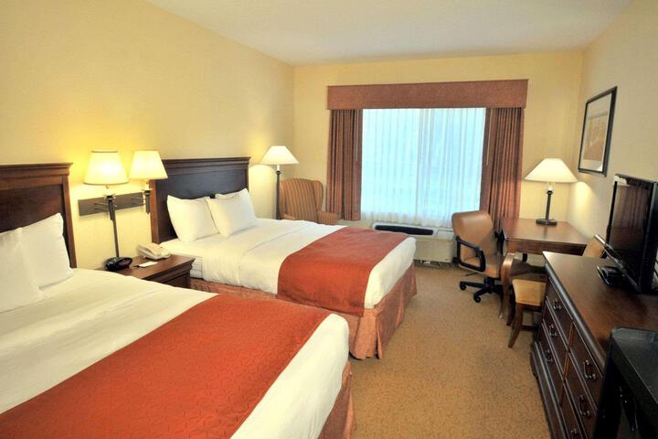 2 Queen Beds (41 of 42)