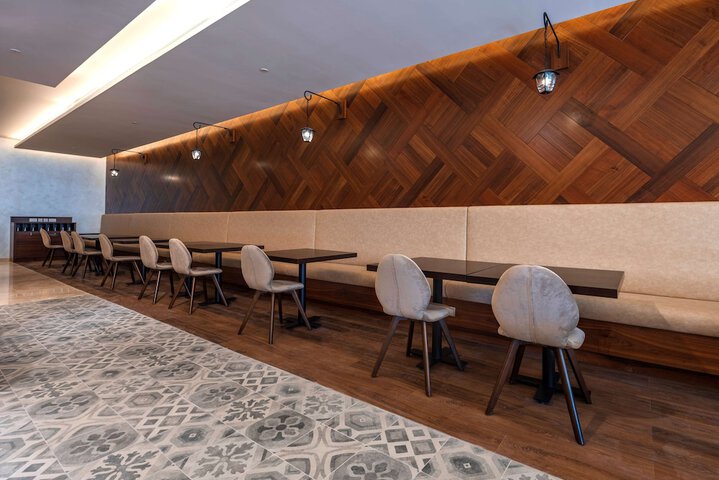 Lounge 167 of 268