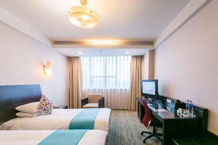 Room 2 of 28