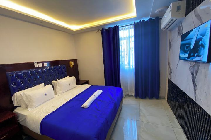 Room 4 of 23