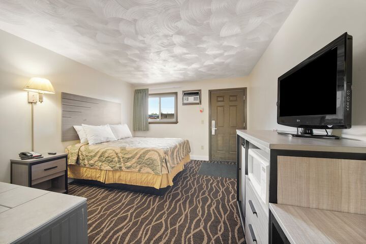 Room 16 of 38