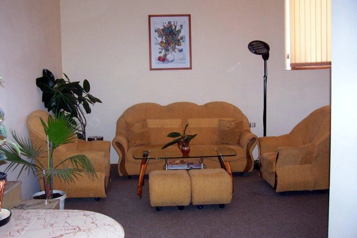 Room 7 of 12