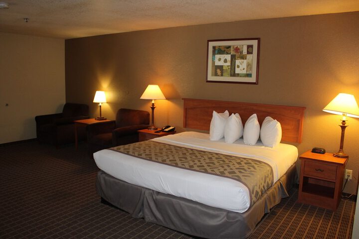 1 King Bed (3 of 15)