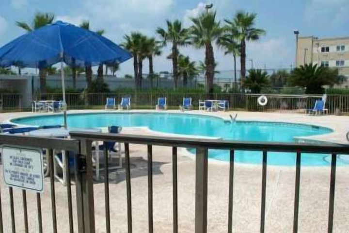 Hotel Pool