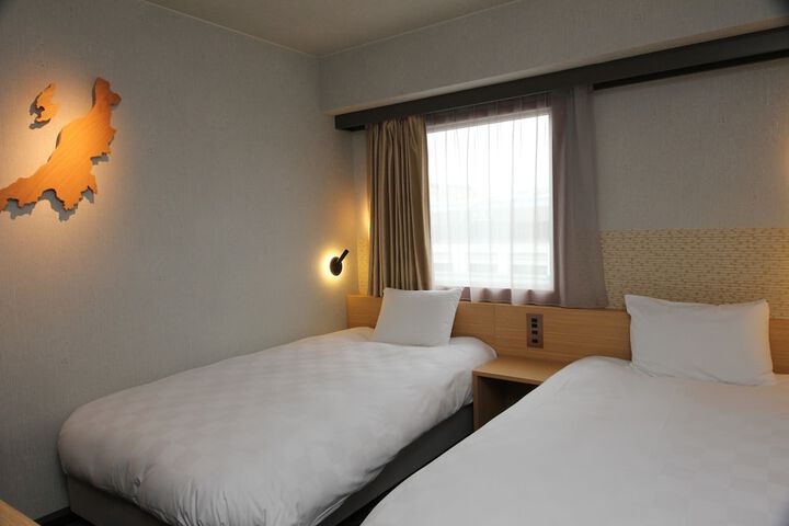 Room 5 of 28