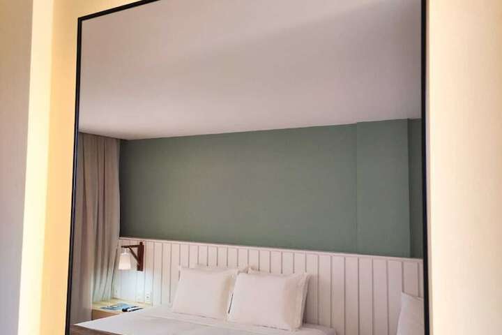 Room 28 of 49