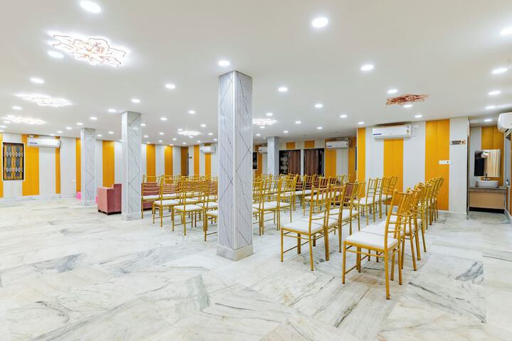 Ballroom/Hall 32 of 41