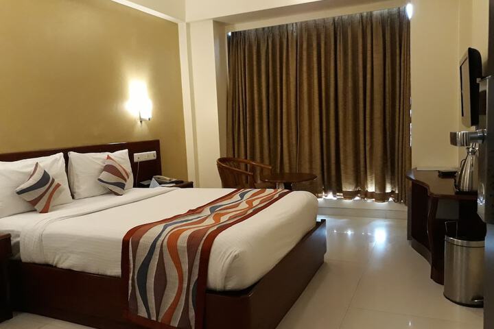 Room 12 of 32