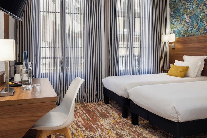 Room 40 of 115