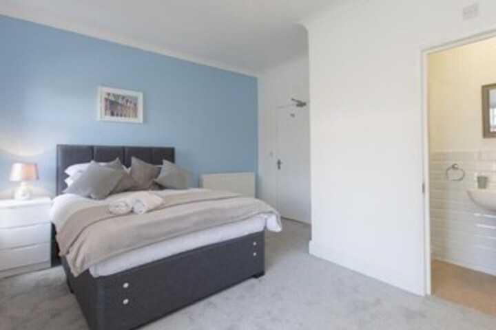 Room 33 of 54