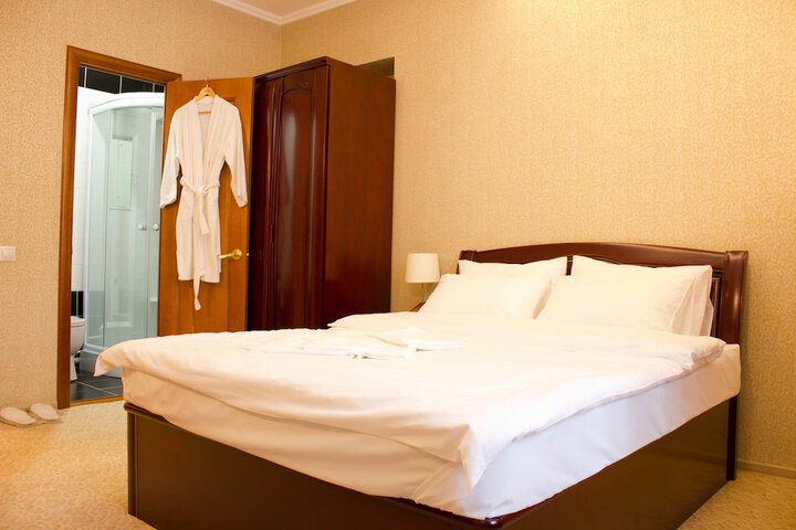 Room 11 of 27