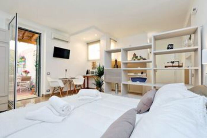 Room 9 of 27