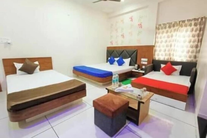 Room 4 of 16