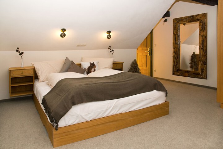 Room 2 of 29