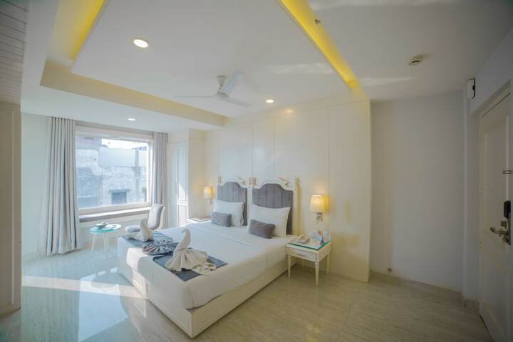 Room 34 of 76